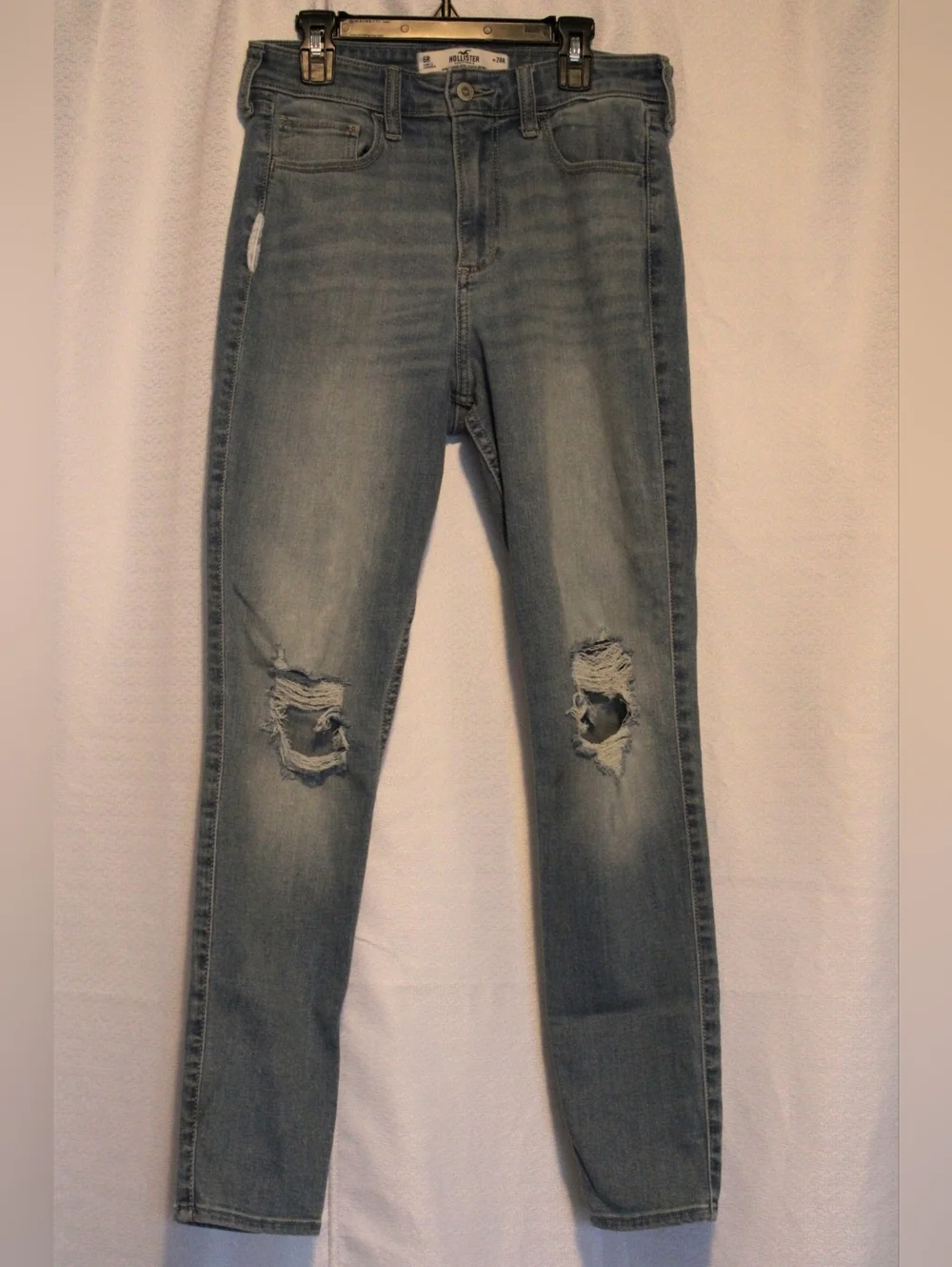 Hollister Light Wash Distressed Skinny Jeans Cutout Knees Size 6R - Picture 6 of 7